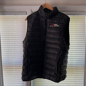 Mens L black lightweight down vest